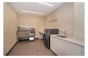 77 Charlton St, New York City, NY 10014 - Photo 32