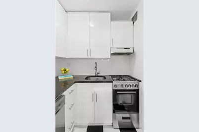 315 E 70th Street #8B, New York, NY 10021 - Photo 4