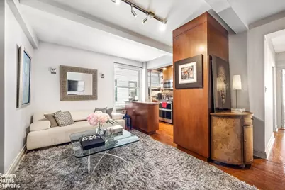 325 W 45th Street #916, New York, NY 10036 - Photo 2