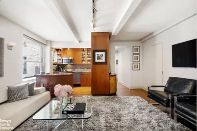 325 W 45th Street #916, New York City, NY 10036 - Photo 1