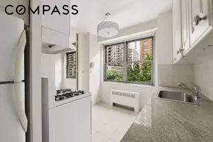 300 E 40th St, New York City, NY 10016 - Photo 8