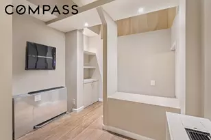 310 E 46th St, New York City, NY 10017 - Photo 8
