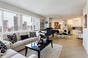 200 E 61st St, New York, NY 10065 - Photo 2