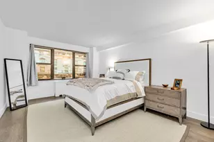 77 W 55th St, New York City, NY 10019 - Photo 4
