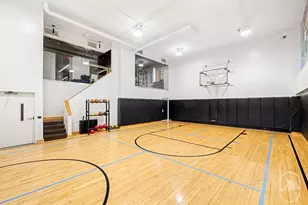 561 10th Ave, New York City, NY 10036 - Photo 22