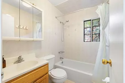 16 Roosevelt Court, New York City, NY 10314 - Photo 8