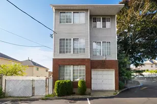 16 Roosevelt Ct, New York City, NY 10314 - Photo 1