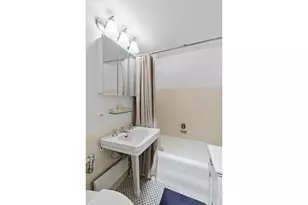 320 E 42nd St, New York, NY 10017 - Photo 8