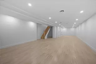 208 Lincoln Rd, New York City, NY 11225 - Photo 24