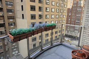41 W 58th St, New York City, NY 10019 - Photo 6