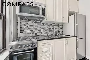 321 E 54th St, New York City, NY 10022 - Photo 4