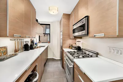 246 E 51st Street #17, New York, NY 10022 - Photo 6