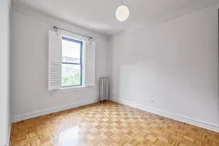 31-14 Crescent St, New York City, NY 11106 - Photo 8