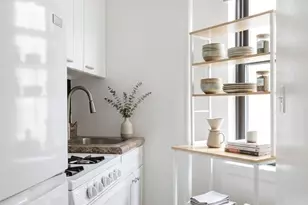 431 W 54th St, New York City, NY 10019 - Photo 2