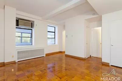 132 E 45th Street #5I, New York, NY 10017 - Photo 2