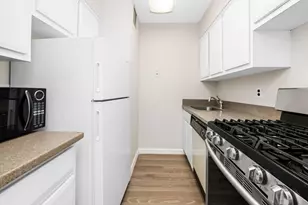 301 E 45th St, New York City, NY 10017 - Photo 4