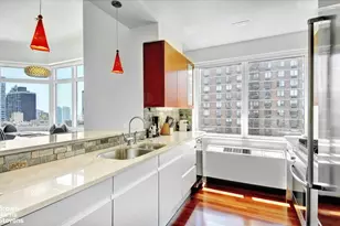300 E 55th St, New York City, NY 10022 - Photo 4