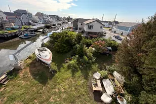61 W 16th Rd, New York City, NY 11693 - Photo 22