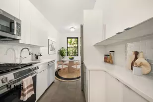 800 E 17th St, New York City, NY 11230 - Photo 4