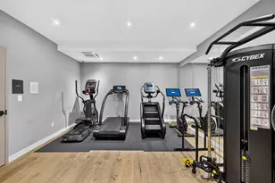305 E 61st St, New York City, NY 10065 - Photo 14