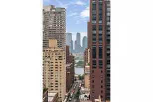 310 E 53rd St, New York City, NY 10022 - Photo 2