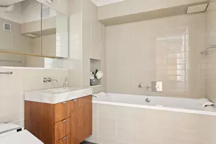 347 W 39th St, New York City, NY 10018 - Photo 8