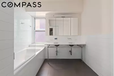 347 W 39th Street #PHNE, New York, NY 10018 - Photo 14