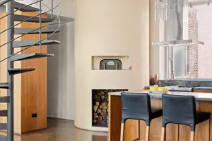 347 W 39th St, New York City, NY 10018 - Photo 2