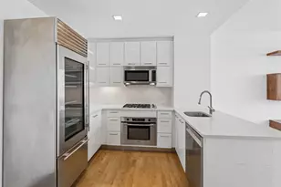 635 W 42nd St, New York City, NY 10036 - Photo 4