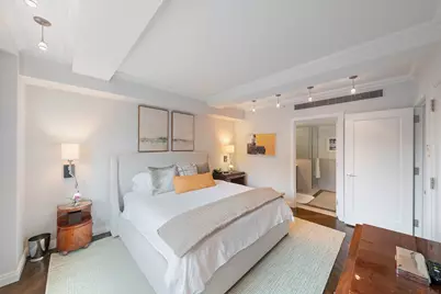 160 Central Park S #407, New York City, NY 10019 - Photo 2