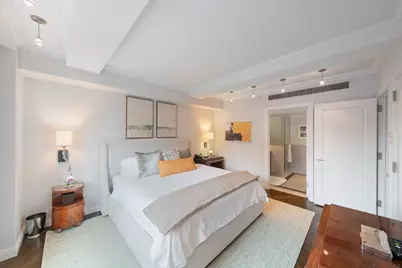 160 Central Park S #407, New York City, NY 10019 - Photo 4