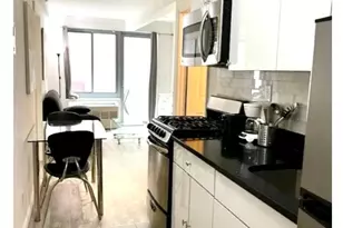 521 W 48th St, New York City, NY 10019 - Photo 1