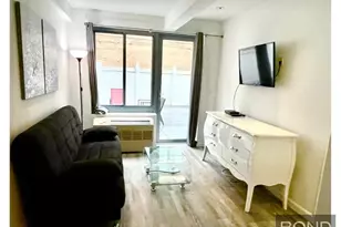 521 W 48th St, New York City, NY 10019 - Photo 2