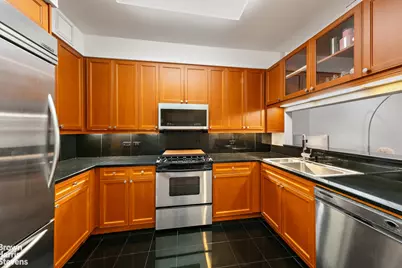220 Riverside Boulevard #4B, New York City, NY 10069 - Photo 4