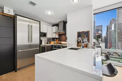 247 W 46th Street #2204, New York, NY 10036 - Photo 8