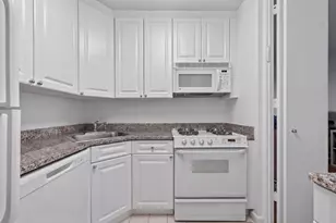 300 E 40th St, New York City, NY 10016 - Photo 8