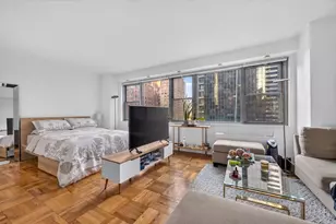300 E 40th St, New York City, NY 10016 - Photo 10