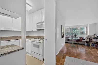 300 E 40th Street #9G, New York City, NY 10016 - Photo 16