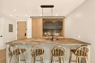 400 W 38th St, New York, NY 10018 - Photo 2