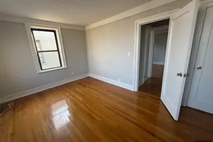 32-15 35th St, New York City, NY 11106 - Photo 2