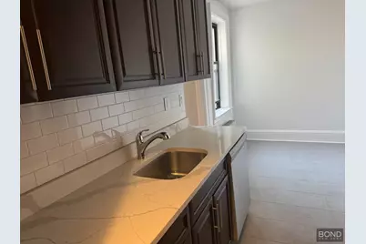 32-15 35th Street #F5, New York City, NY 11106 - Photo 4