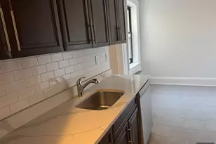 32-15 35th St, New York City, NY 11106 - Photo 4