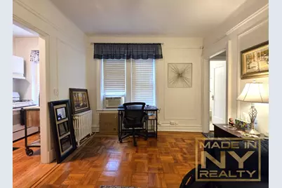 421 W 24th Street #3D, New York City, NY 10011 - Photo 2