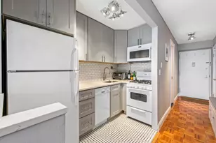 222 W 14th St, New York City, NY 10011 - Photo 4
