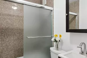 230 E 52nd St, New York, NY 10022 - Photo 4