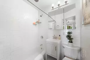 110 W 71st St, New York City, NY 10023 - Photo 12