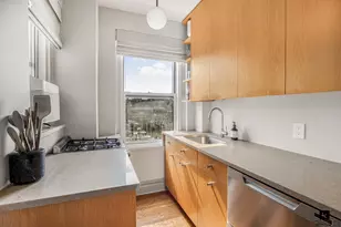 365 W 20th St, New York City, NY 10011 - Photo 4