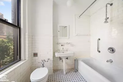142 E 71st Street #4A, New York City, NY 10021 - Photo 10