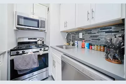 337 W 43rd Street #2D, New York City, NY 10036 - Photo 4
