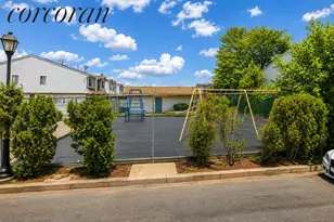 63A Country Dr E, New York City, NY 10314 - Photo 22